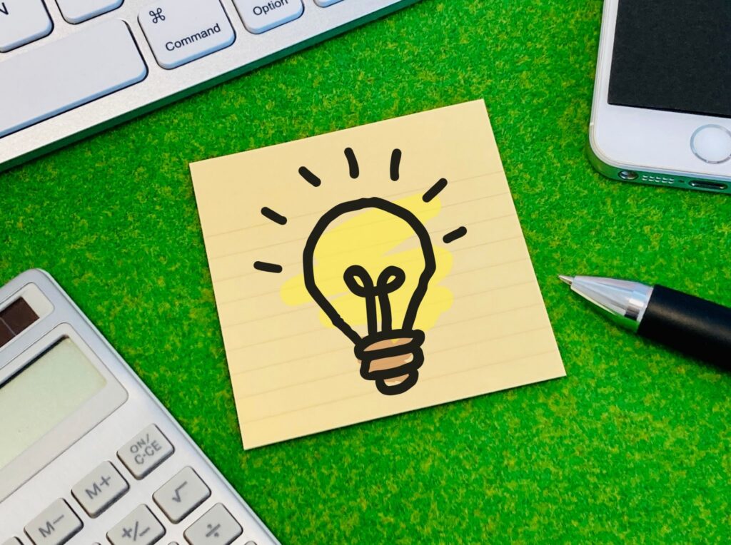 メモ帳に電球の絵が書いてある画像