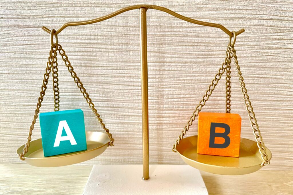 2つの物を比較 AとBを天秤にかける
イメージの画像