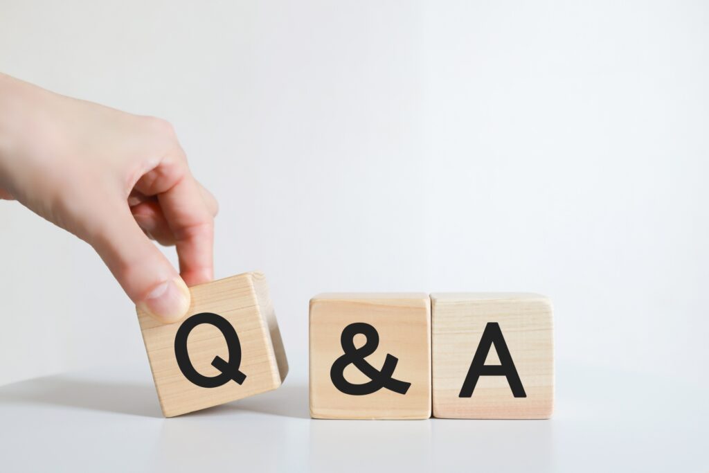 Q&Aと書かれたブロックの画像
