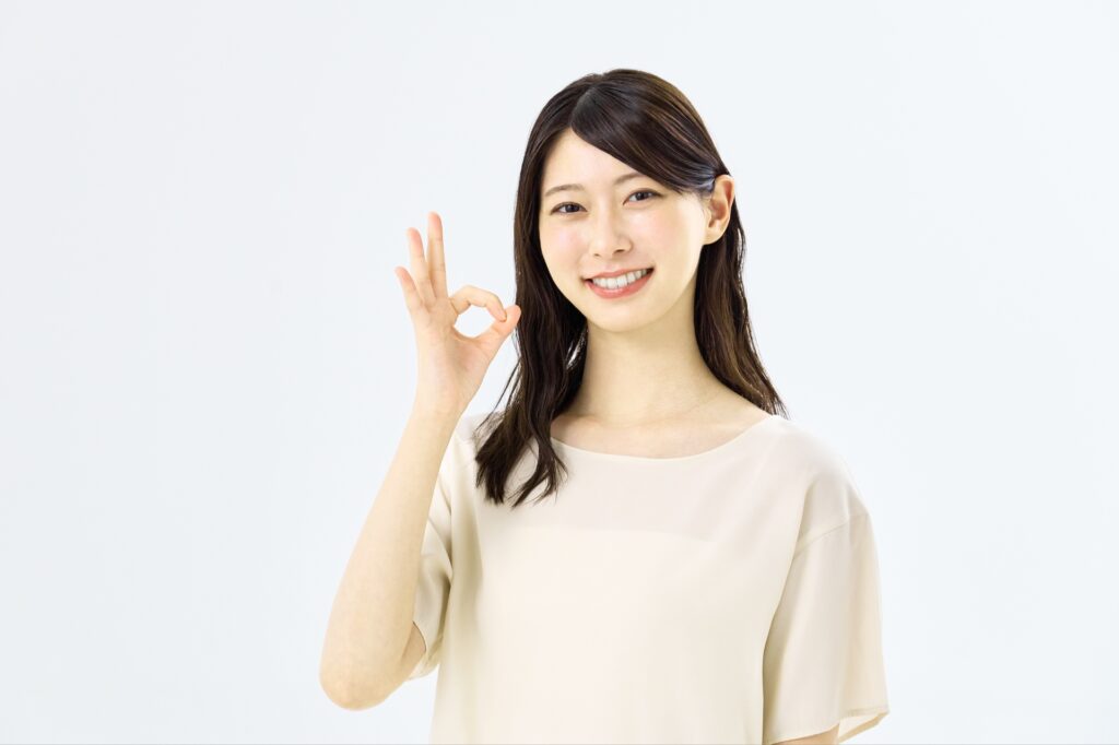 OKする若い女性の画像