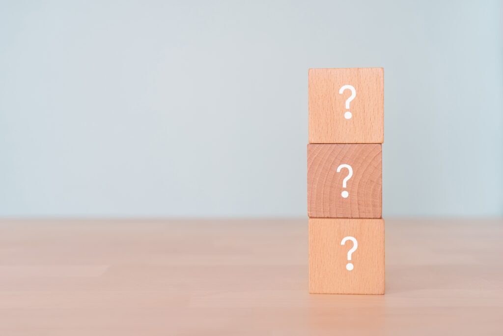 ハテナマークが書かれたブロックの画像