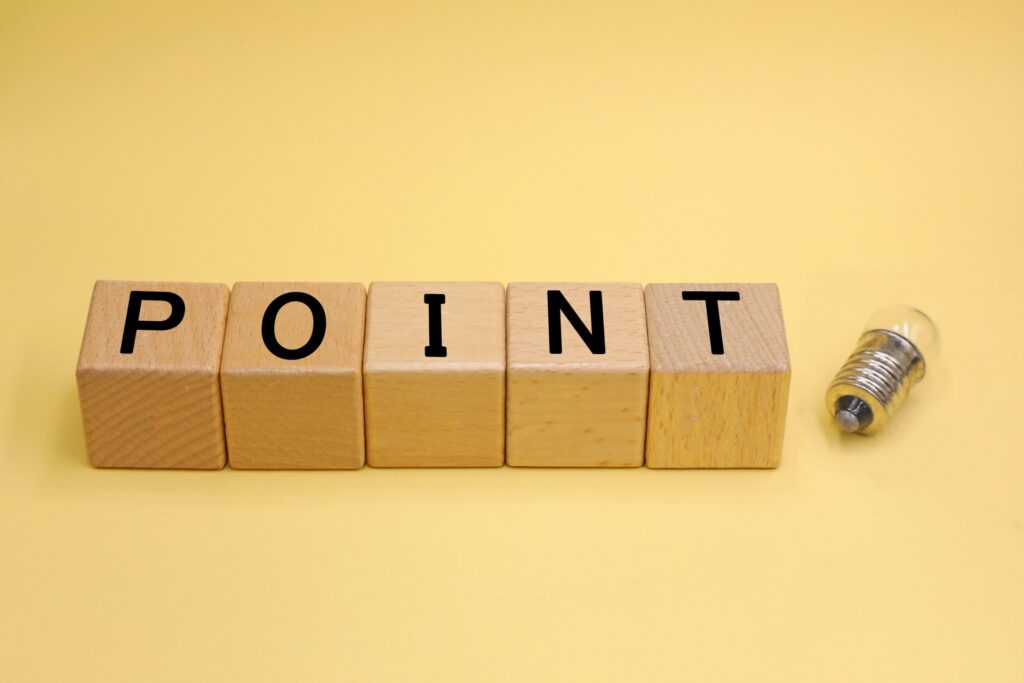 ポイントと書かれたブロックと豆電球の画像