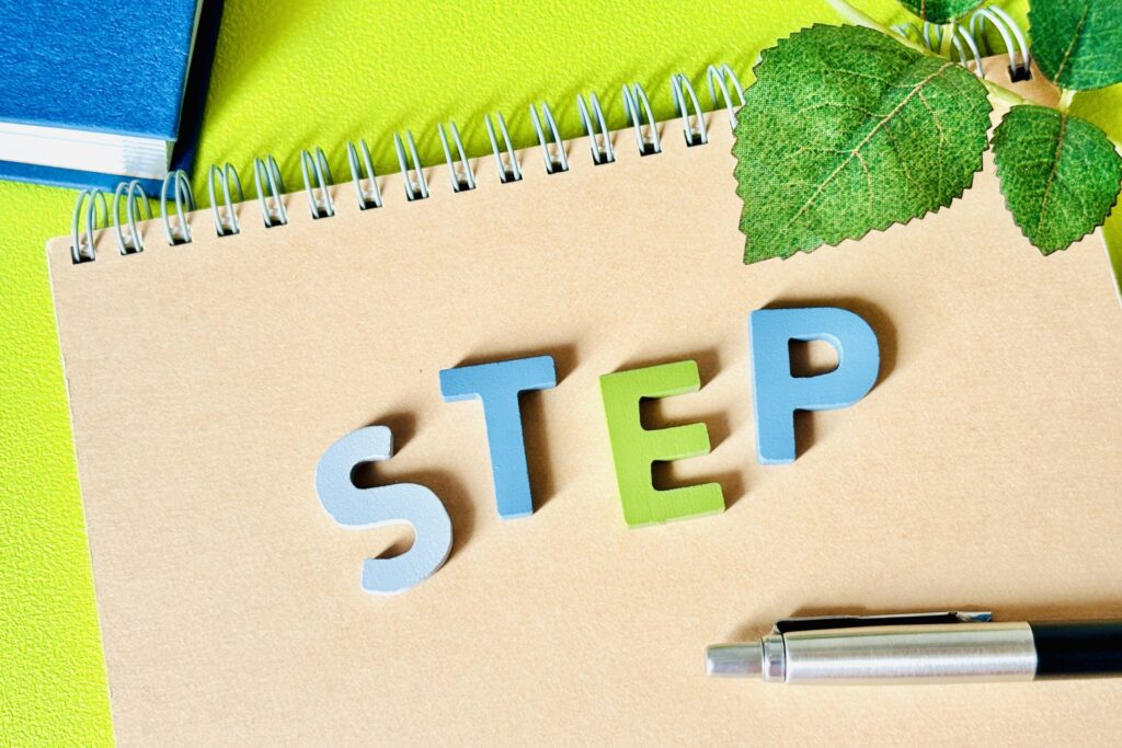 ステップの文字とリングノートの画像